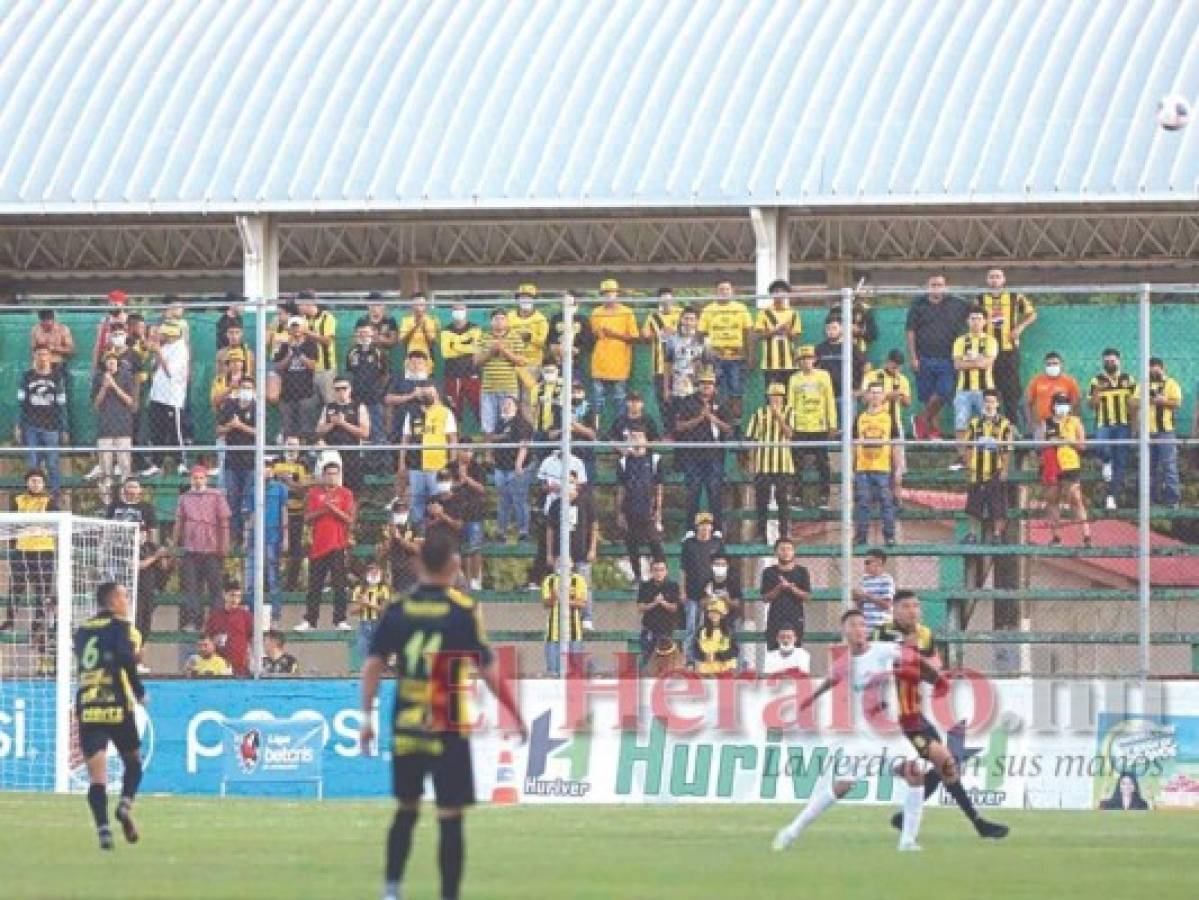 Aficionados del Real España en el Estadio Excélsior el pasado domingo.