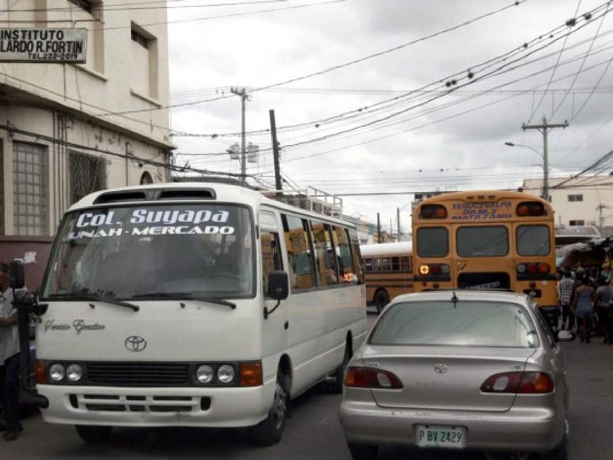 Por iniciar el rediseño de las rutas del transporte público en la capital