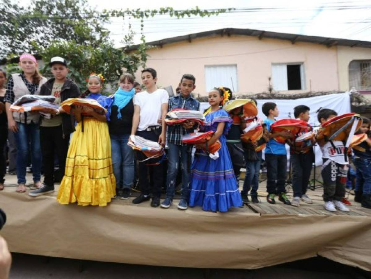  Compartimos alegría y útiles escolares en la colonia Nueva Suyapa de Tegucigalpa