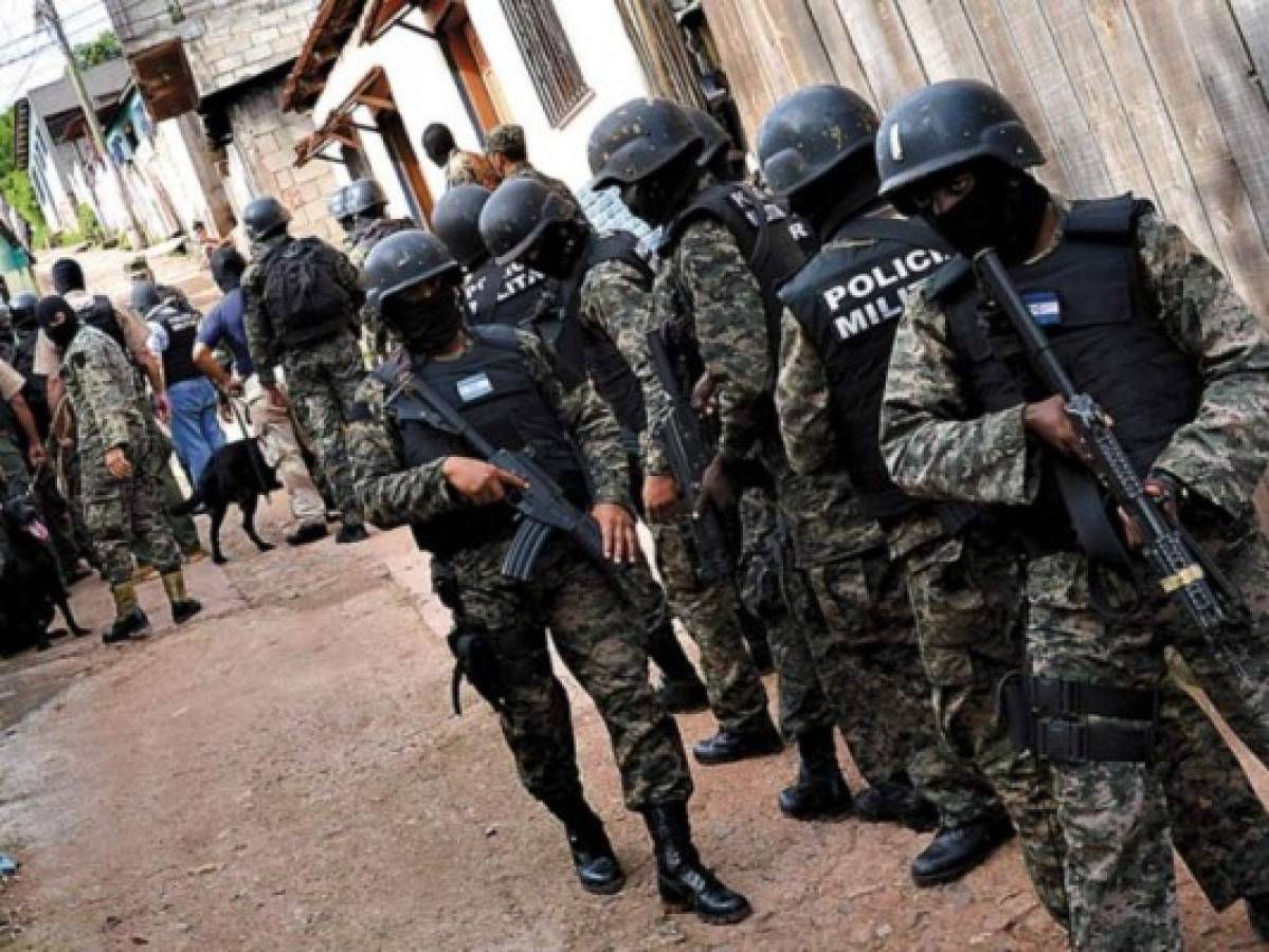 Juan Orlando Hernández felicita a la Policía Militar en su octavo aniversario