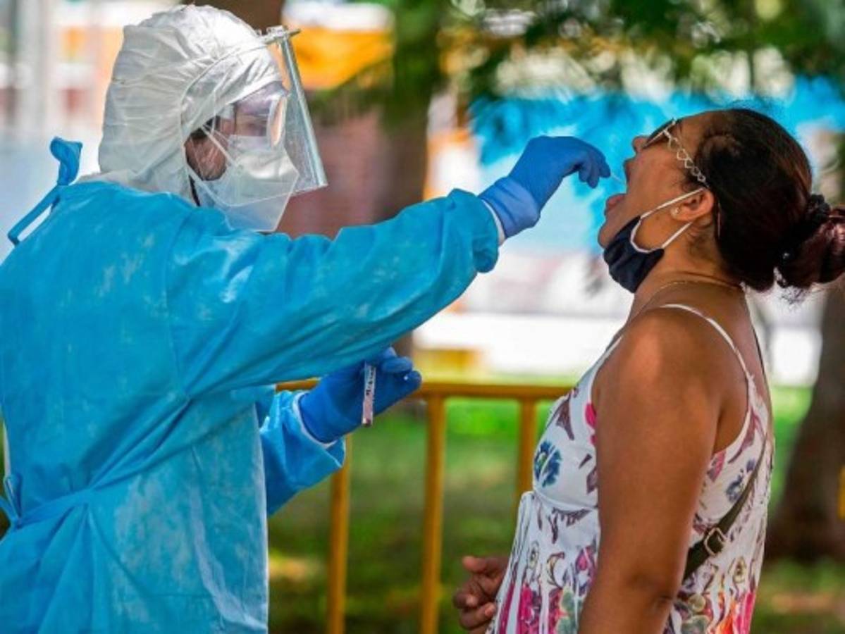 México supera los 1,000 muertos en un día de su tercera ola de covid