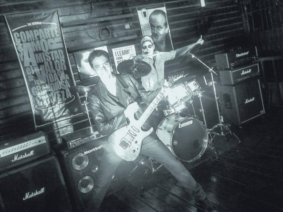 Miguel Ángel Zúñiga, del estudio de lo invisible al espectáculo del rock