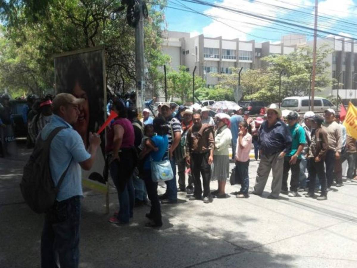 Exigen investigar autores intelectuales del crimen contra Berta Cáceres