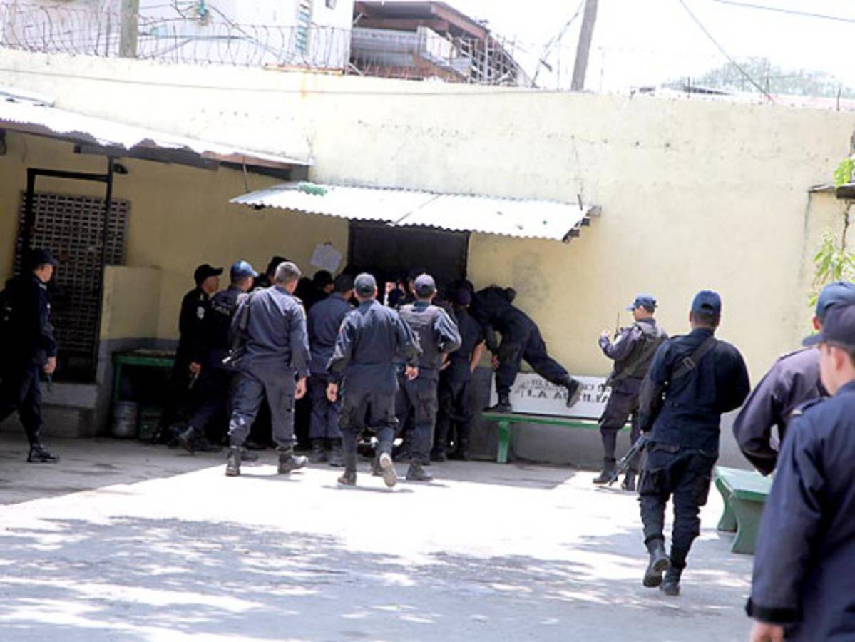 Terror en el centro penal de San Pedro Sula: 13 reos muertos