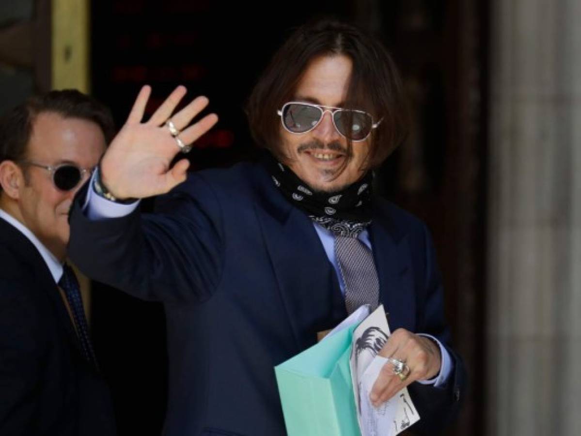 Activista de MeToo declara contra diario en caso de Depp