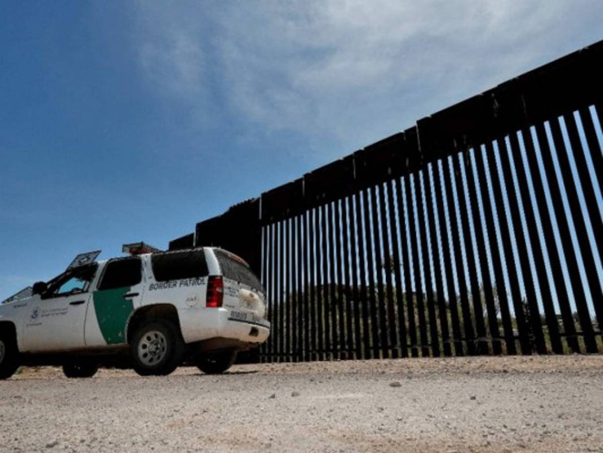 Niño costarricense es encontrado solo en el desierto de Arizona 