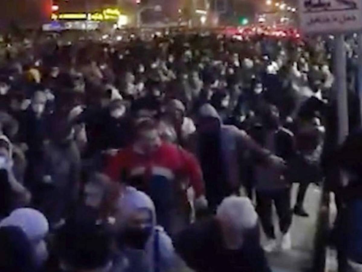 La policía iraní dispara contra manifestantes, según video 