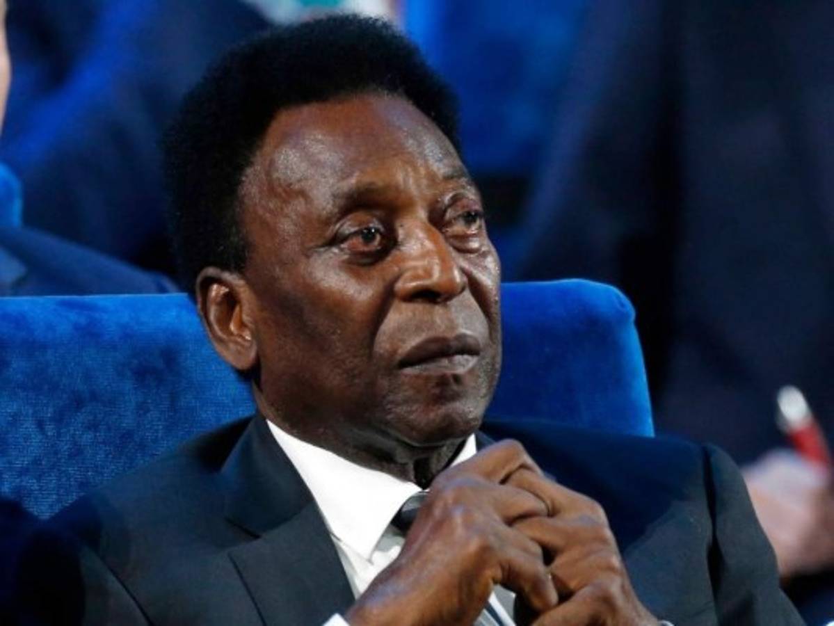 Pelé se recupera de cirugía para extirpar un tumor en el colon