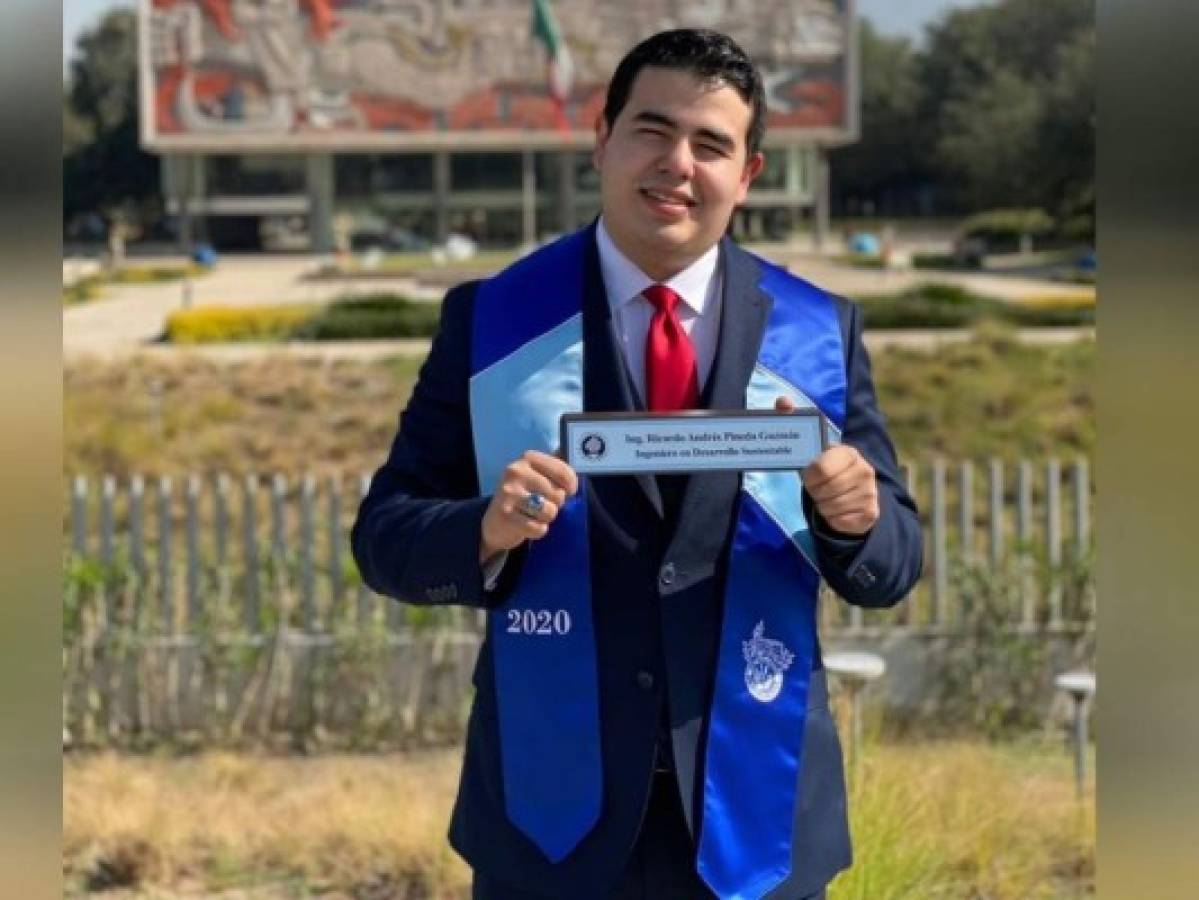 Hondureño graduado en México es galardonado con la máxima distinción