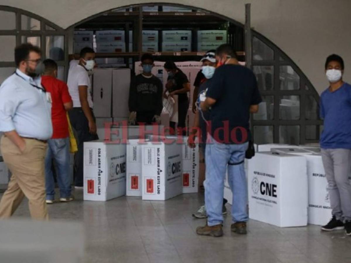 Avanza preparación de maletas electorales para ser distribuidas en diferentes puntos de Honduras (FOTOS)