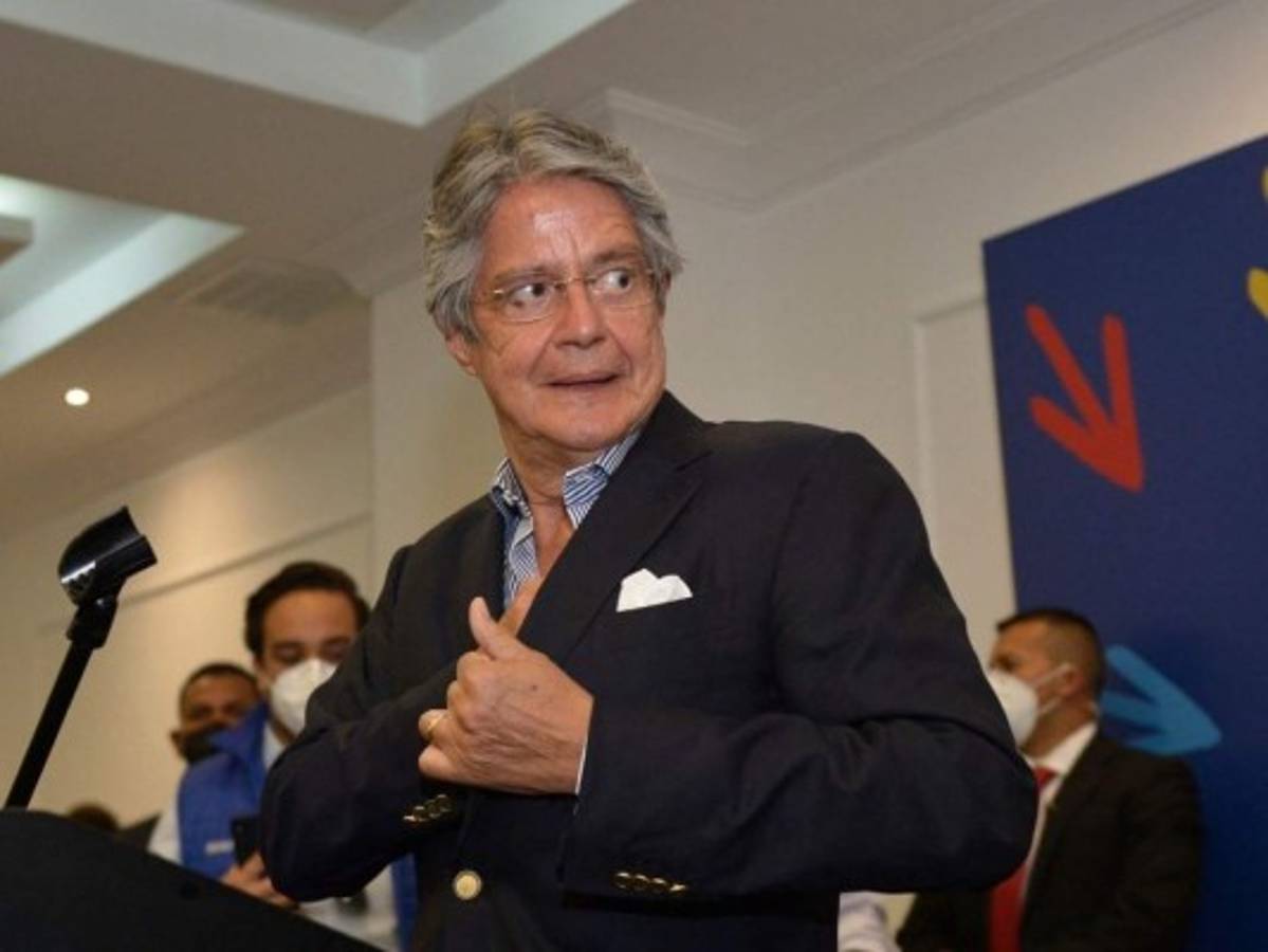 Lasso promete regularizar a migrantes venezolanos en Ecuador