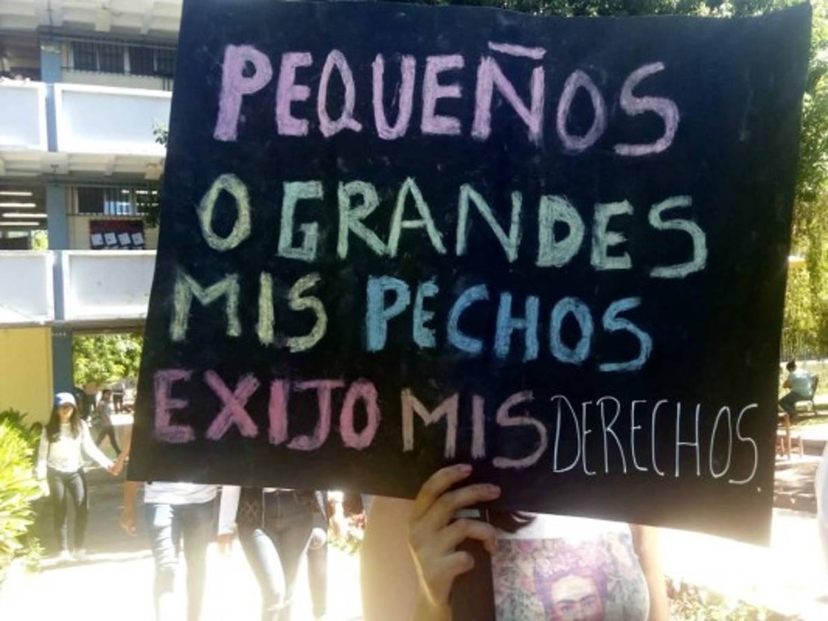 En apoyo al aborto alumnos de UNAH realizaron movilización interna