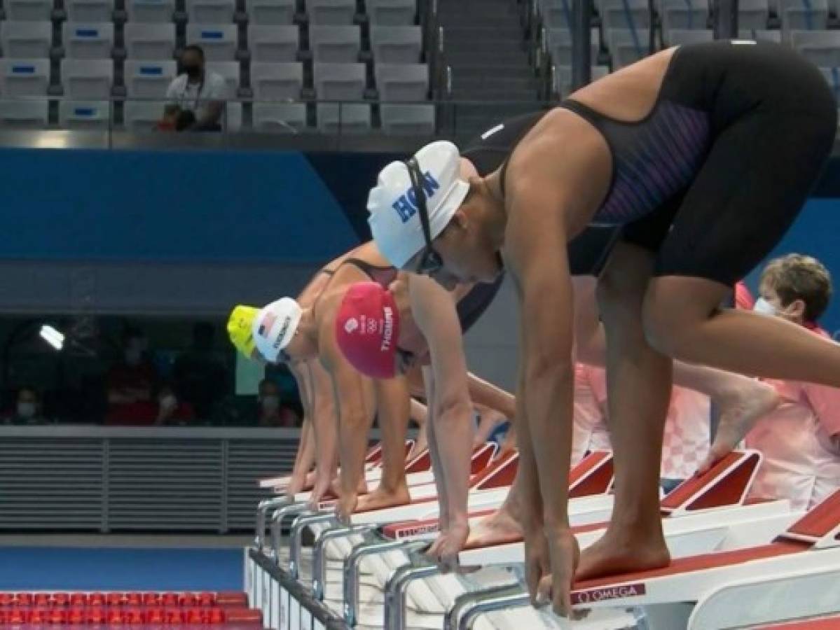 Julimar Ávila (la primera en la foto) durante las semifinales de los 200 metros mariposa de los Juegos Olímpicos.