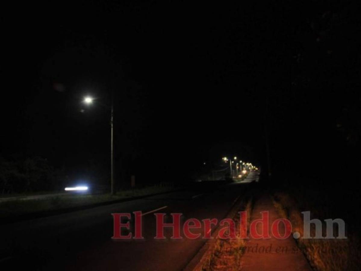 Siempre en el anillo, pero a la altura de la represa Los Laureles, hay un tramo oscuro. Foto: Marvin Salgado/El Heraldo