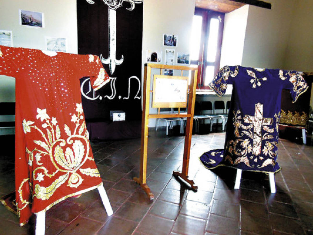 Jóvenes entregan sus oraciones y sacrificio a Jesús Nazareno