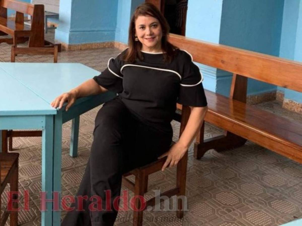 Gabriela Núñez recomienda no pagar la deuda externa para salvar la economía