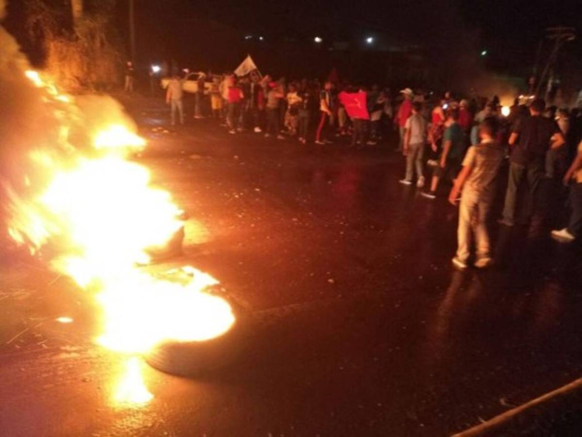 Simpatizantes de la Alianza crean caos y destrucción en varias zonas de Honduras     
