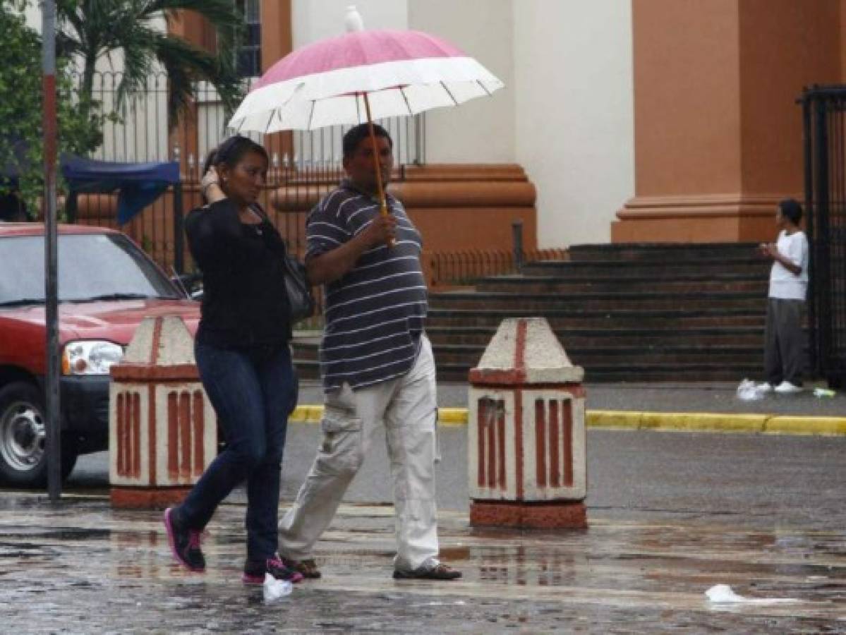 Lluvias y chubascos continuarán afectando varias regiones de Honduras