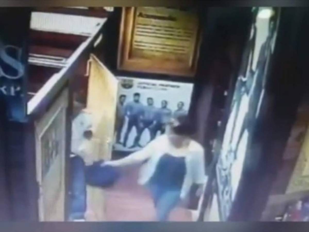 Descaro: Robatiendas son captados en centro comercial de SPS