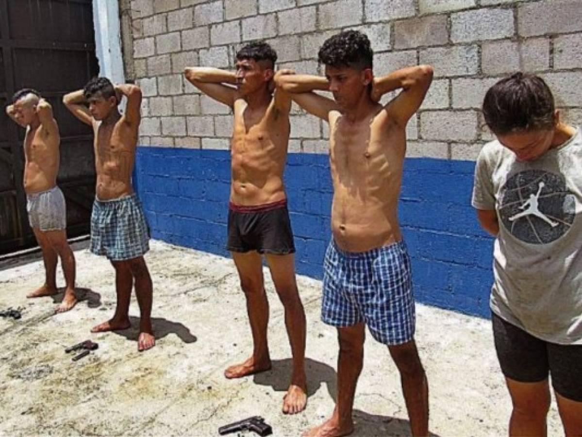 Capturan a nueve pandilleros en una casa abandonada de El Salvador  