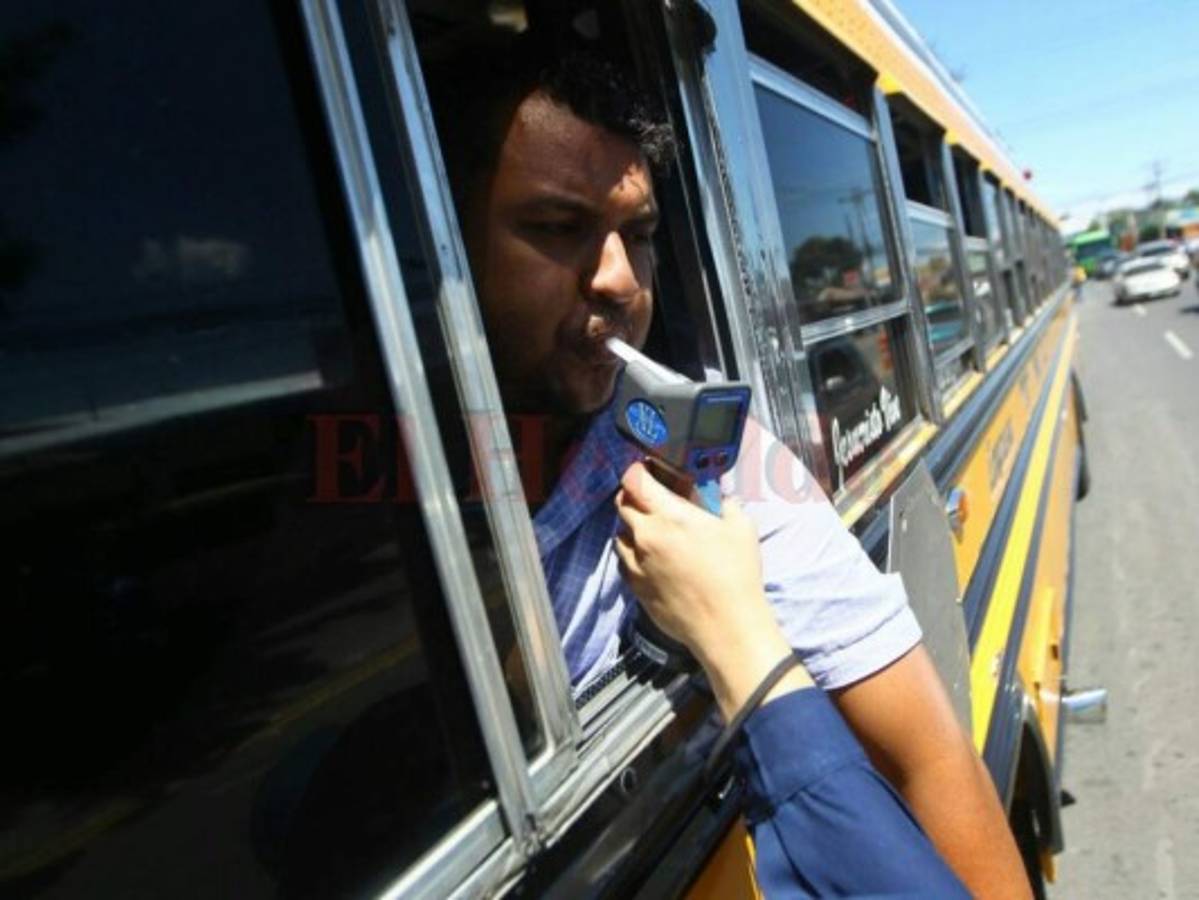 Veraneantes abandonan masivamente la capital rumbo al norte y sur de Honduras