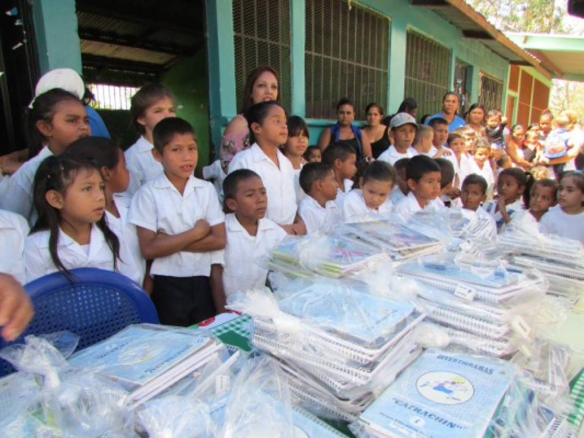 Apoyamos la educación de los niños en El Piñonal y Barcelona en Danlí, El Paraíso