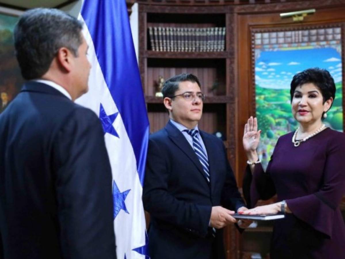Juramentan a María Antonia Rivera como ministra de Desarrollo Económico  