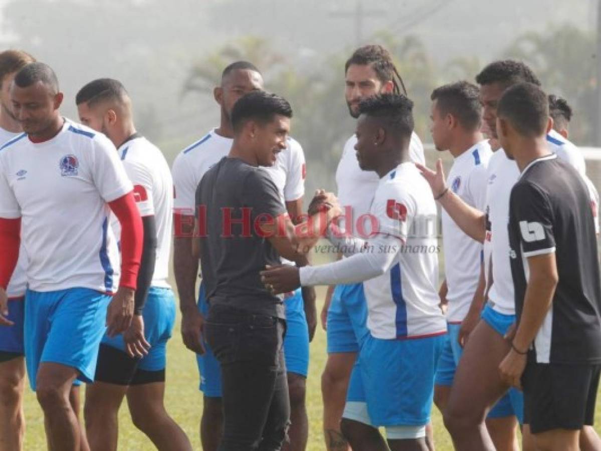 FOTOS: Así fue la emotiva despedida de Michael Chirinos en Olimpia