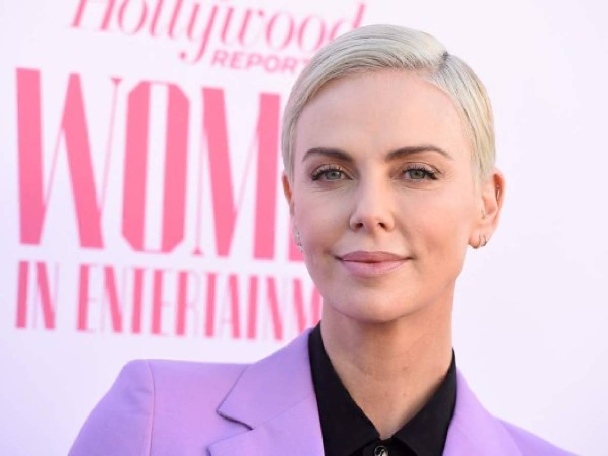 Charlize Theron detalla cómo fue la noche cuando su madre mató a su padre