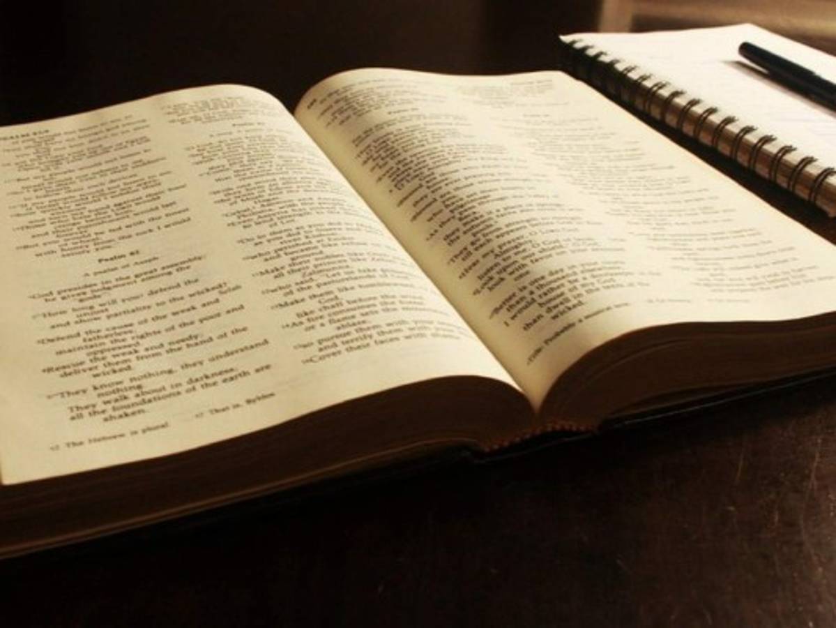 Presidente Juan Orlando Hernández respalda lectura de la Biblia