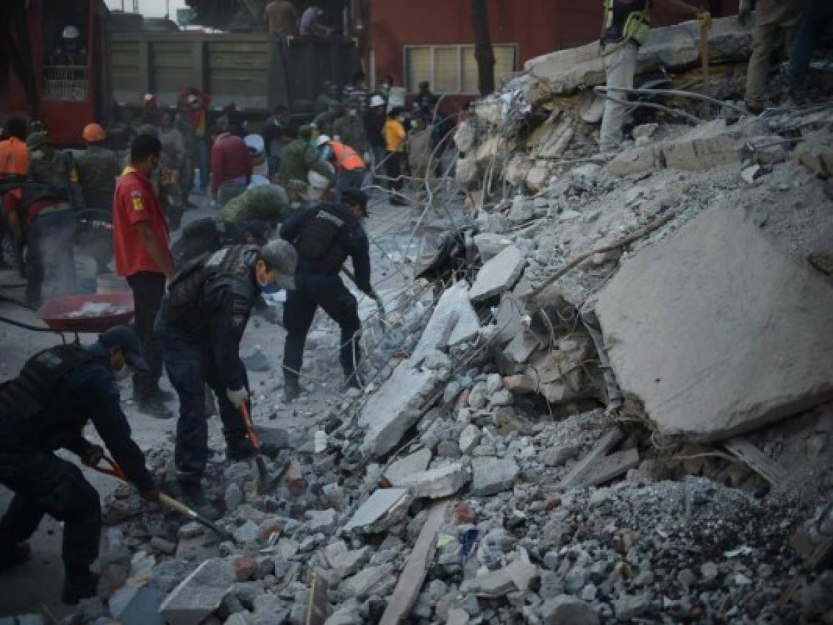 Terremoto deja más de 200 muertos en México, entre ellos 21 niños en una escuela