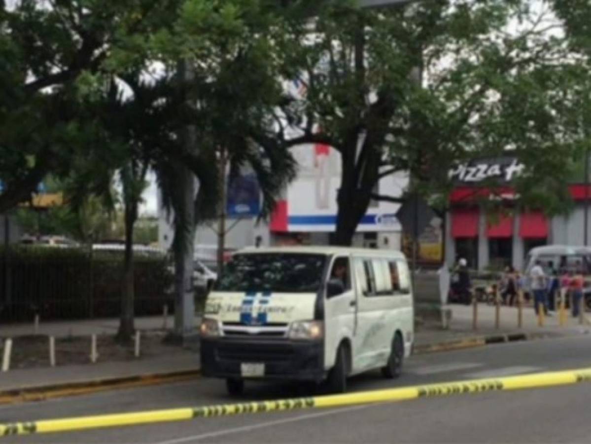 Matan a conductor de microbús en el bulevar Juan Pablo II de San Pedro Sula