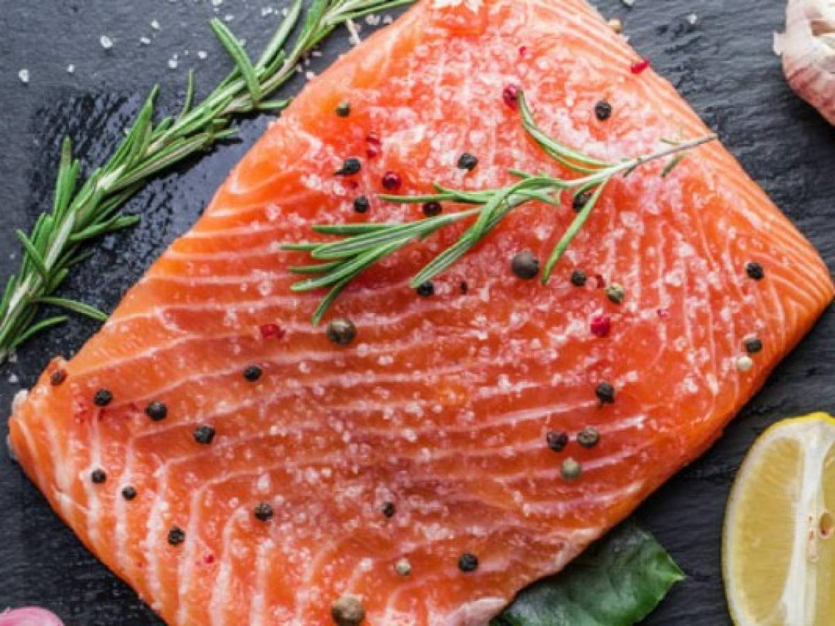 El atún te ayudará a mantener los niveles de proteína elevados.