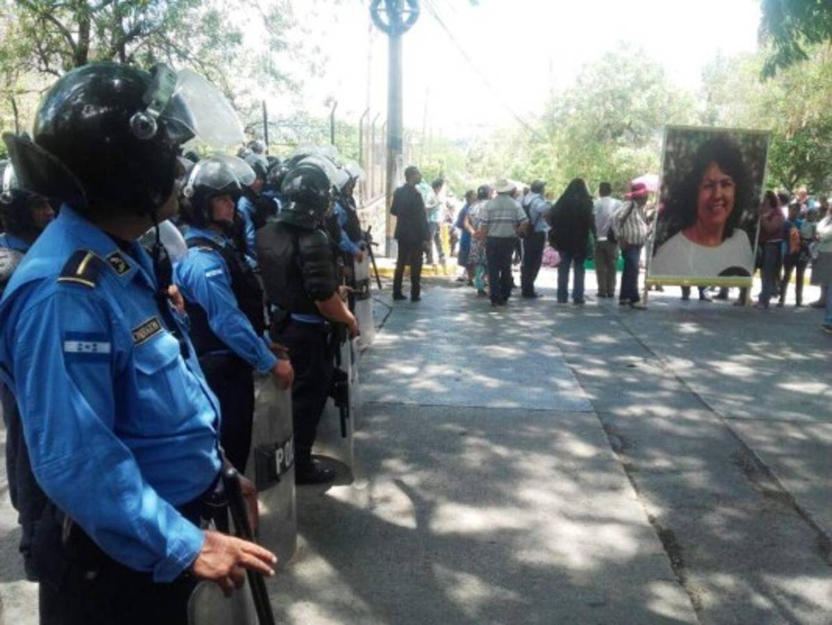Exigen investigar autores intelectuales del crimen contra Berta Cáceres