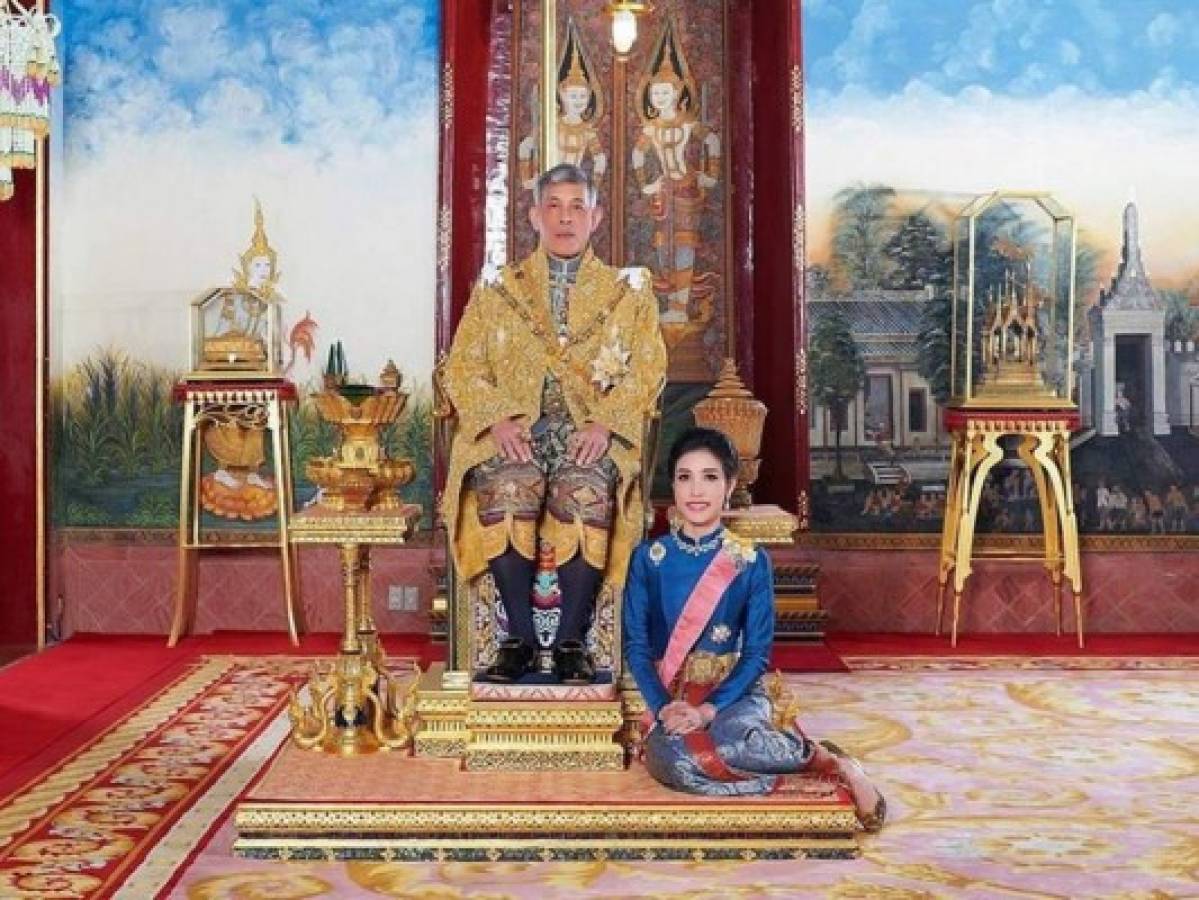 Publican fotos oficiales de la 'consorte' de la Casa Real de Tailandia