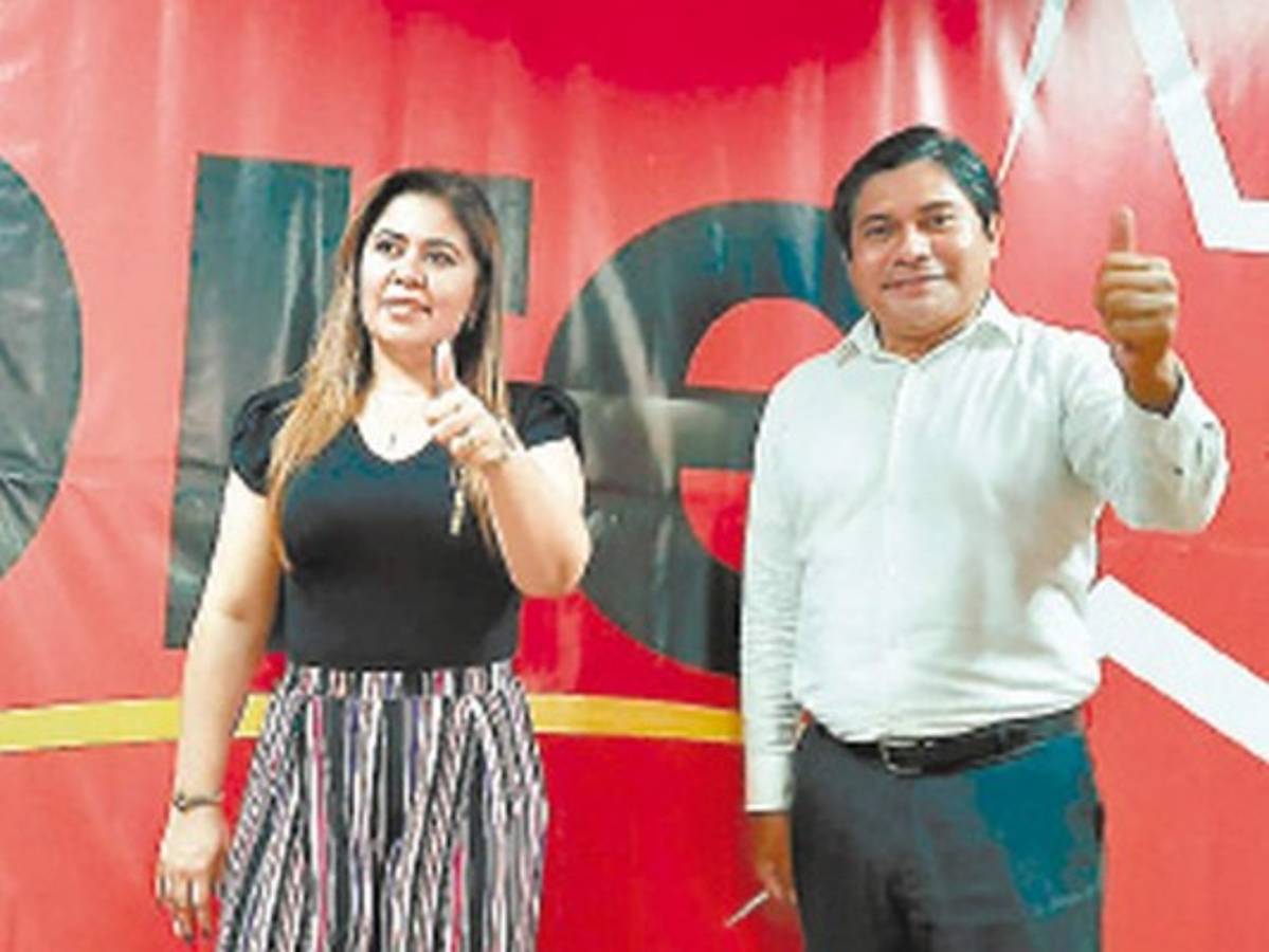 La comunicadora Lidieth Díaz fue presentada ayer como candidata a alcaldesa por Wilfredo Méndez.