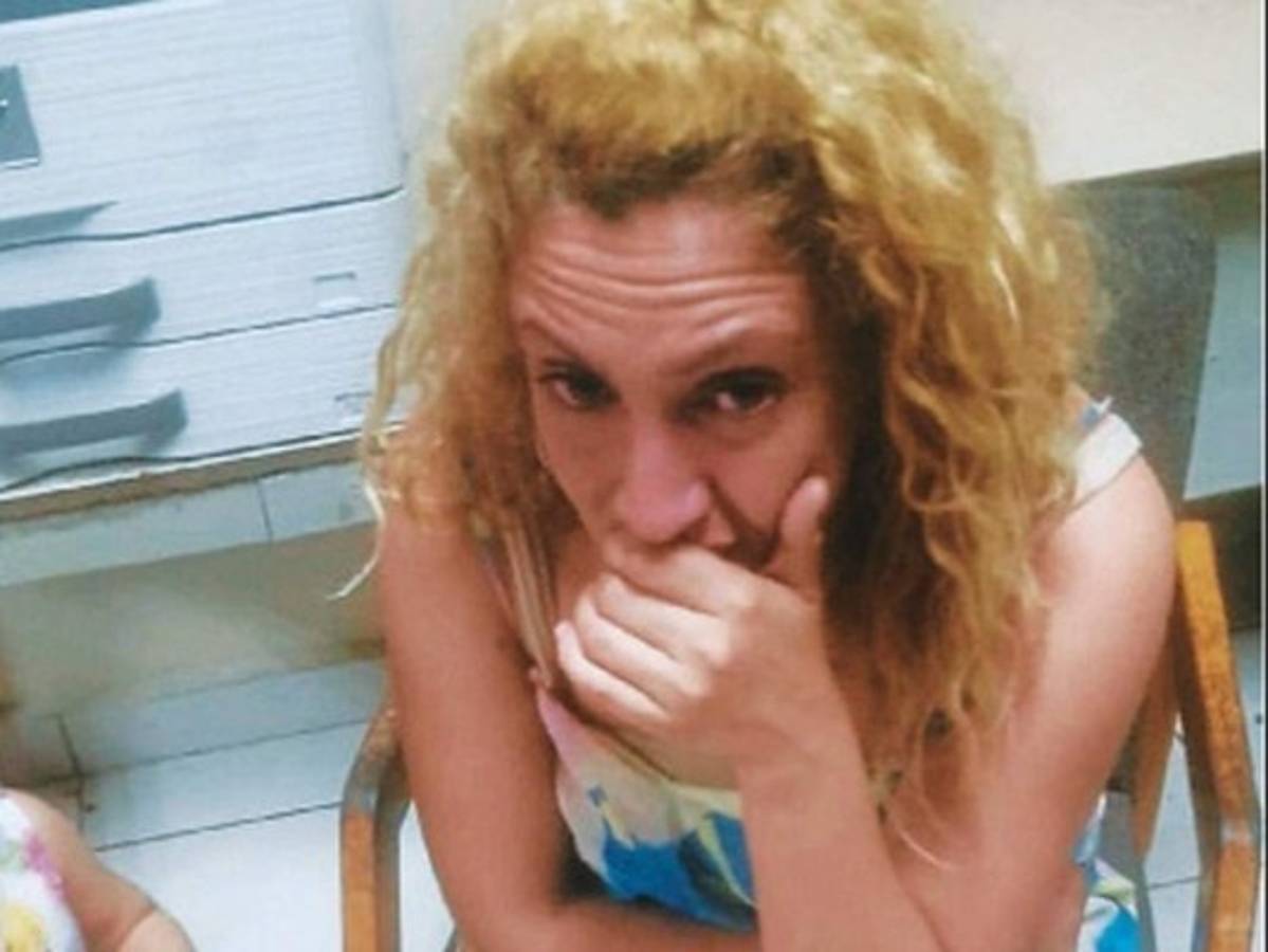 Mujer dejó a su hija en vehículo por ir a fiesta