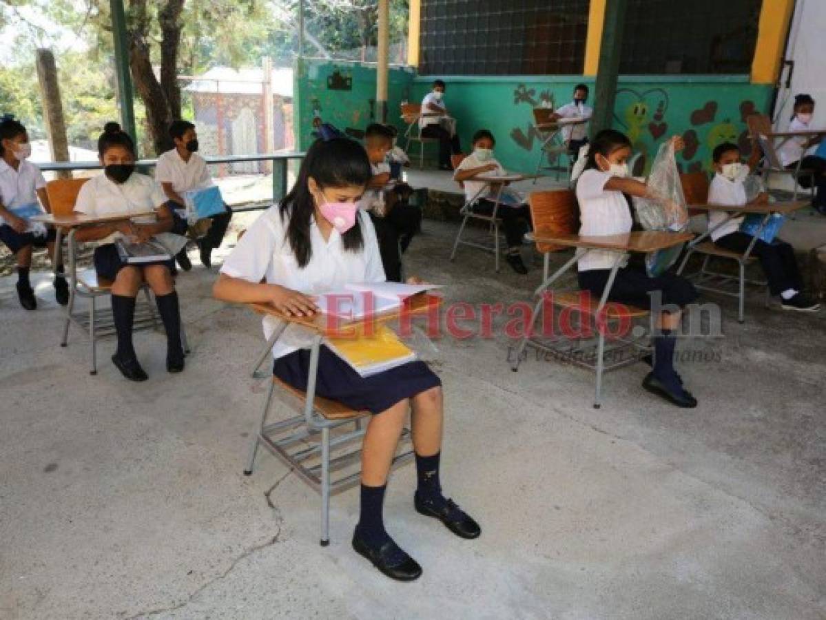Discuten fecha para el retorno a clases presenciales en Honduras