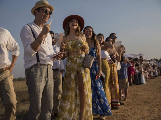 Los invitados a la boda incluyeron a ricos terratenientes, políticos de la oposición y un ex líder estudiantil que casi perdió un ojo durante una protesta contra el gobierno. (Foto AP / Rodrigo Abd).