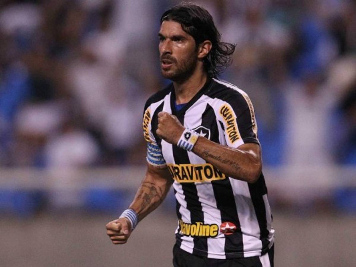 El Loco Abreu, a un paso de jugar en El Salvador