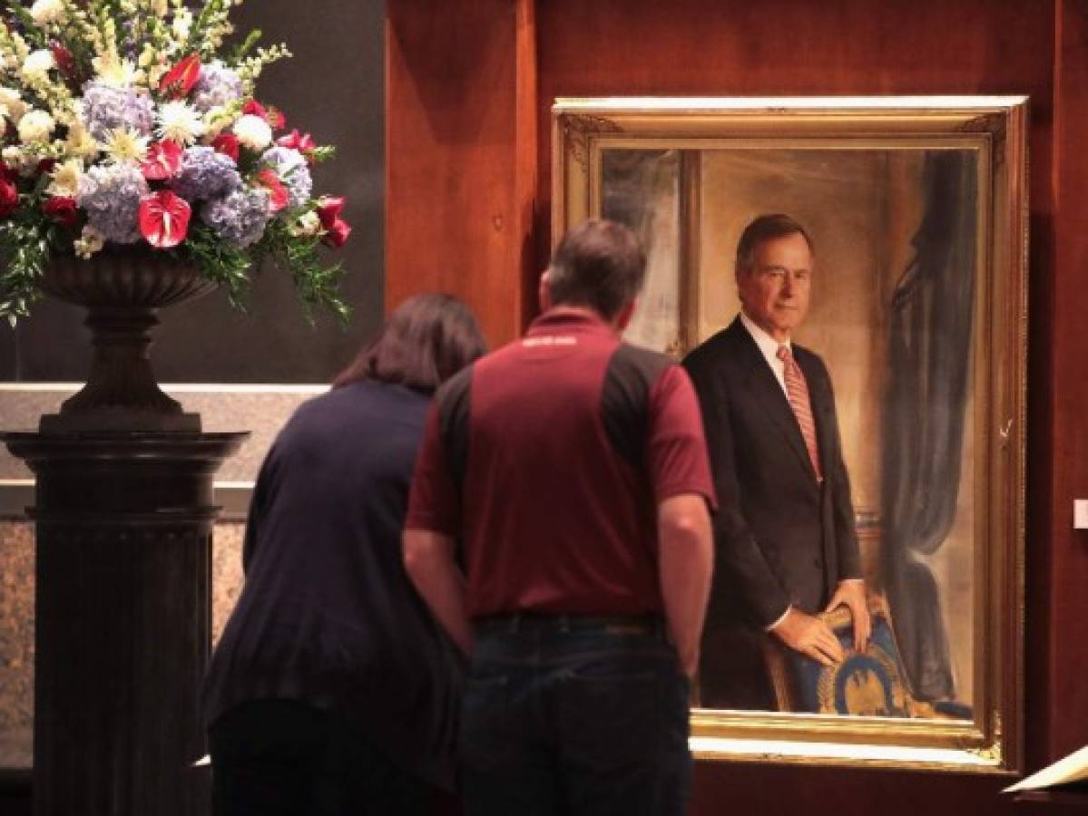 El ataúd del expresidente George H.W. Bush vuela a Washington para homenajes