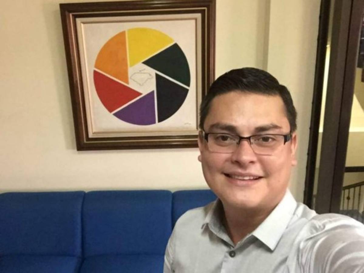 Arnold Burgos, la nueva cara de las noticias en Abriendo Brecha