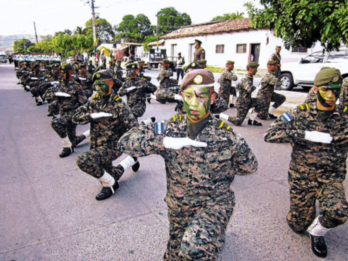 Alumnos del Liceo Militar del Norte participan en desfile