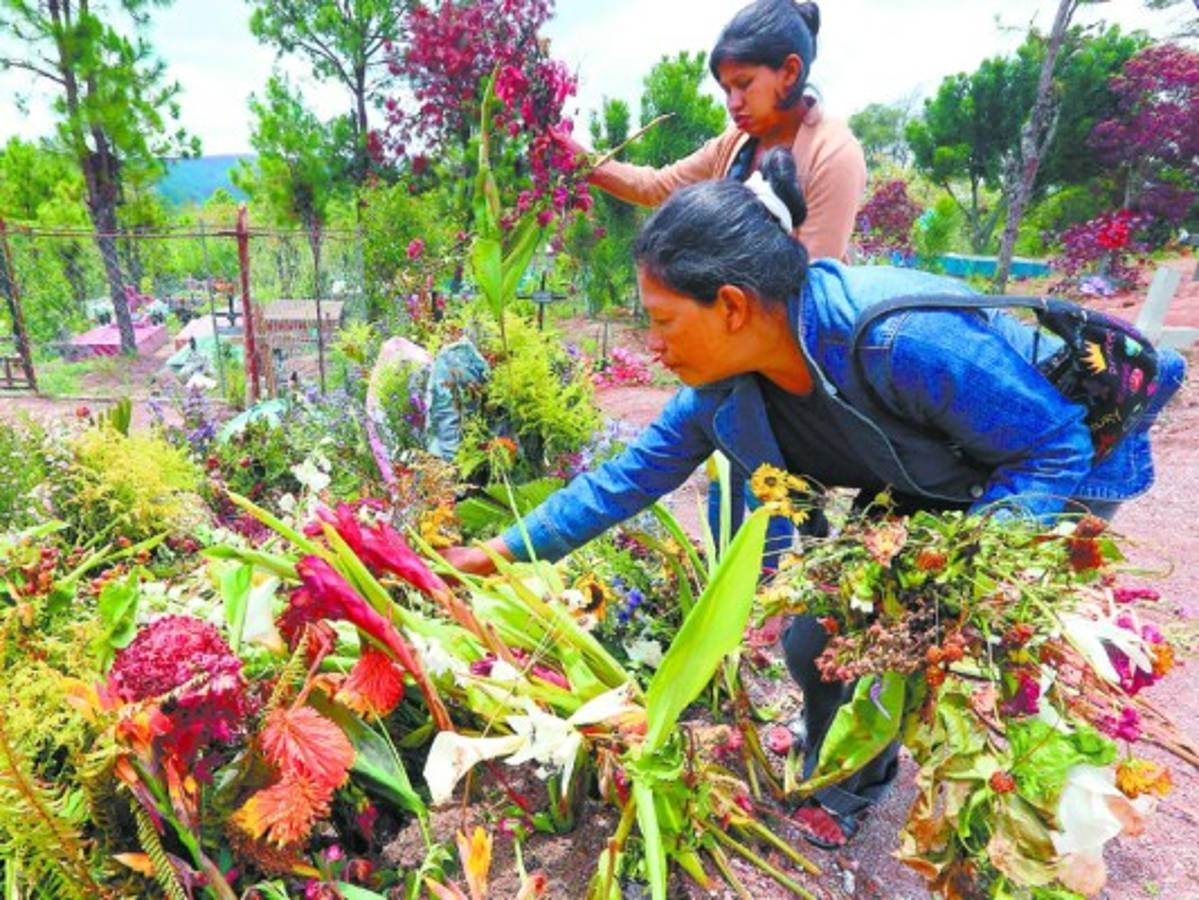 'Yo sé que mi hijo murió, pero todas las tardes me siento a esperarlo”