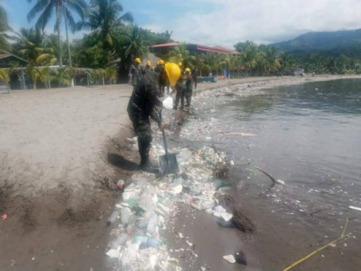 Intensifican limpieza en las playas de Omoa, zona norte de Honduras