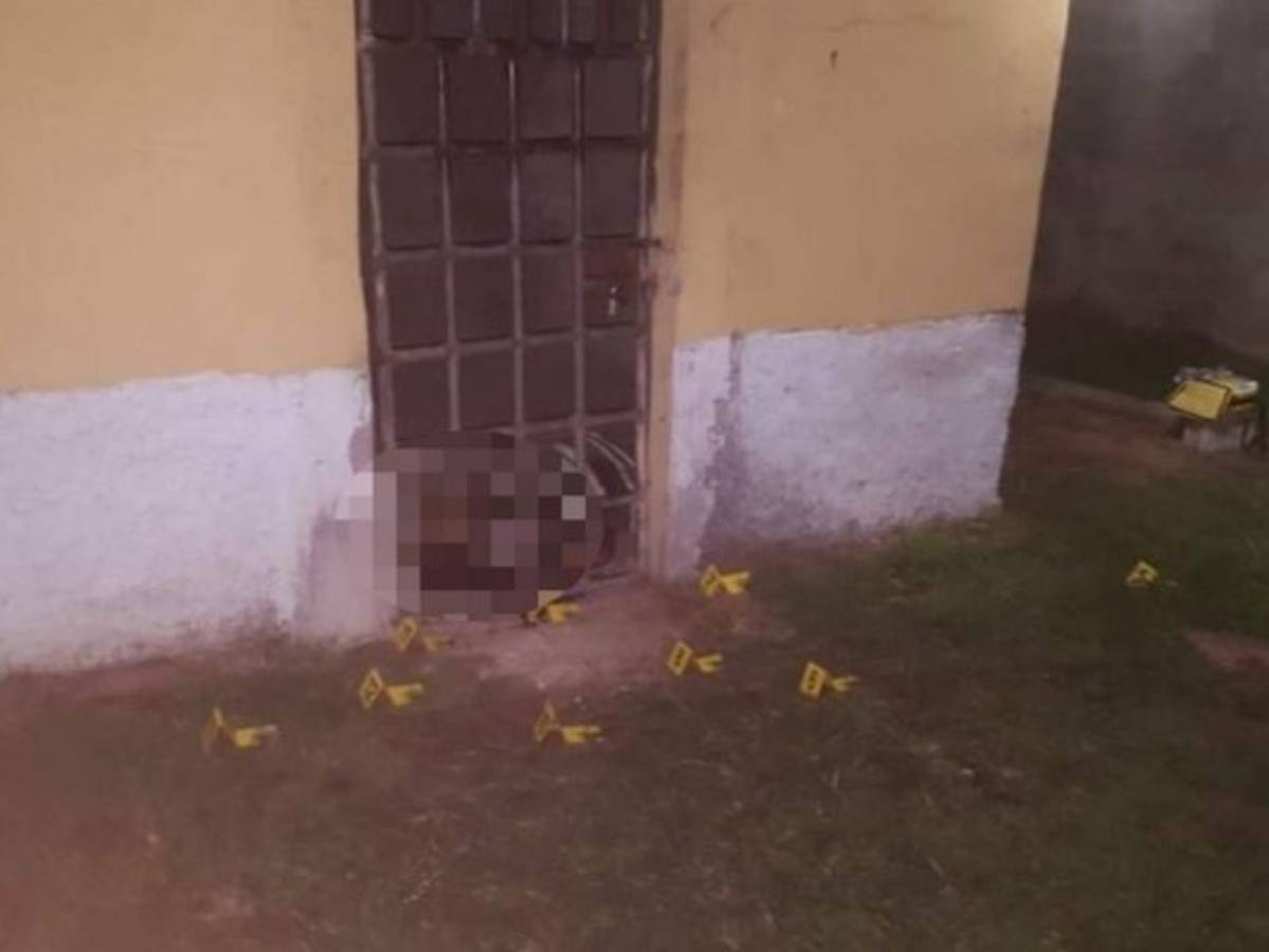 A posta policial llegan a matar a un detenido frente a los policías