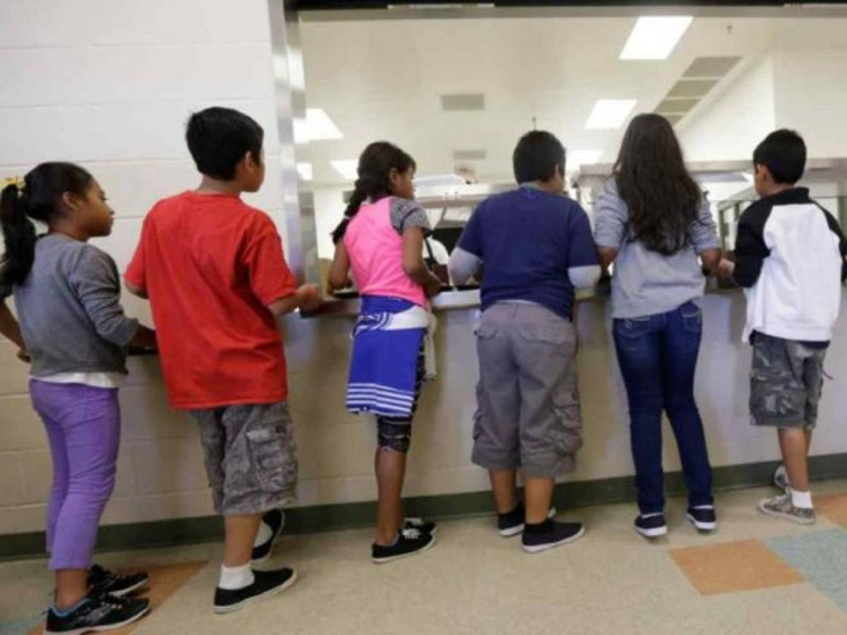 Niños migrantes pasan hambre y frío en celdas de Estados Unidos