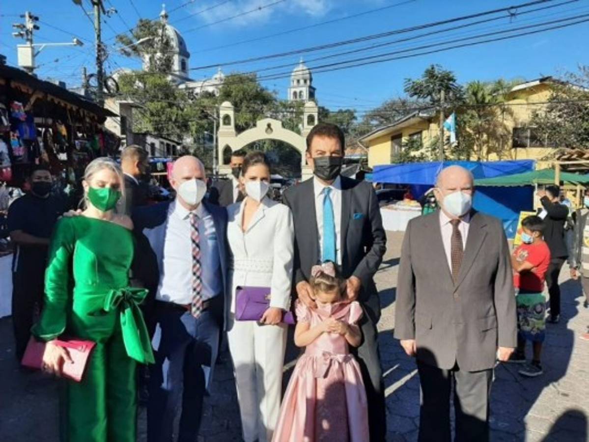'Prometemos trabajar con manos limpias': Salvador Nasralla a su llegada a la Basílica de Suyapa