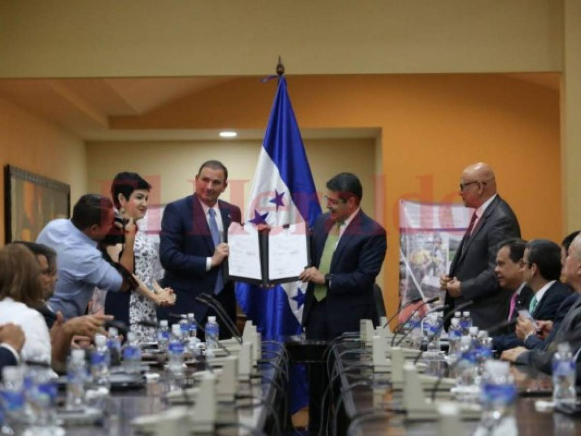 Presidente Juan Orlando Hernández sanciona reformas al 1.5% del Impuesto Sobre la Renta