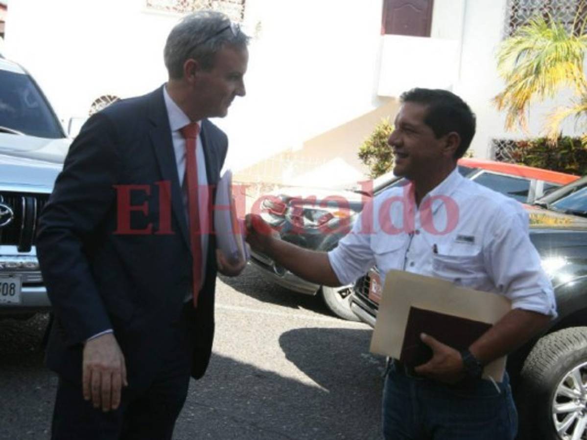 Embajador de España reconoce avance en la Mesa de Viabilidad